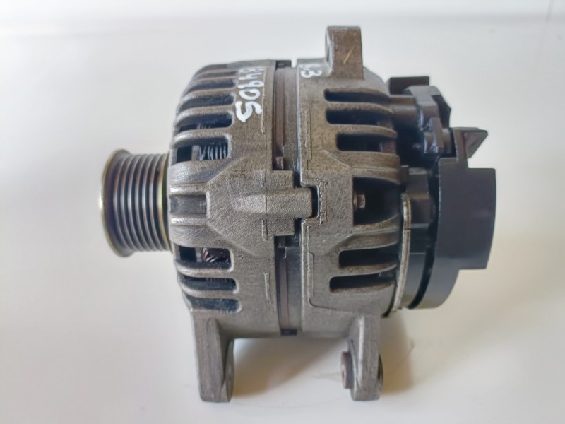 Recambio de alternador para renault clio iii d4f740 referencia OEM IAM 0124425037/8200390675  