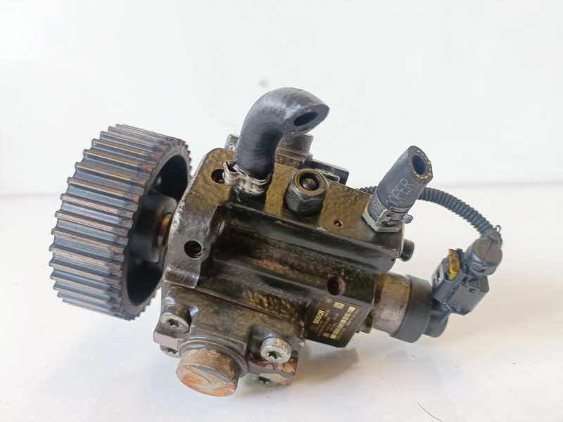 Recambio de bomba inyeccion para opel insignia berlina a20dth referencia OEM IAM 0445010193  
