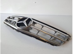 Recambio de rejilla delantera para mercedes-benz clase c (bm 204) berlina 646811 referencia OEM IAM    2
