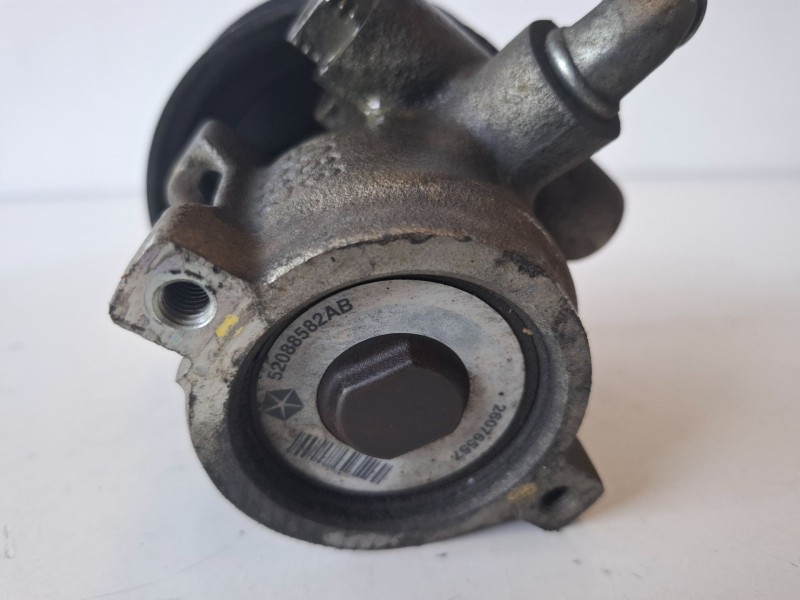 Recambio de bomba direccion para chrysler jeep gr.cherokee (wj/wg) vm73b referencia OEM IAM 26076557  
