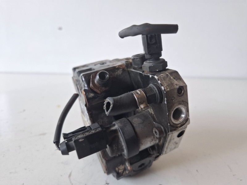 Recambio de bomba inyeccion para mercedes-benz clase a (bm 169) 640940 referencia OEM IAM 0445010096  