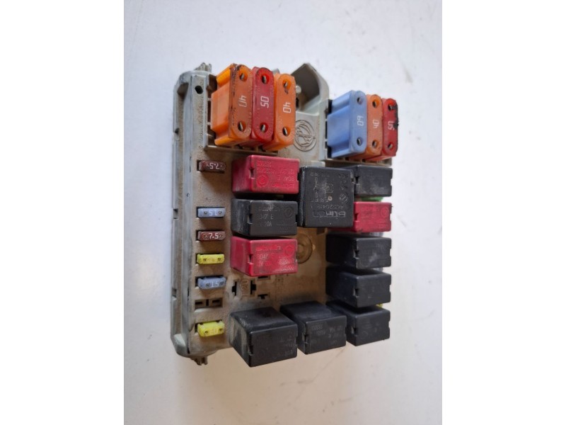 Recambio de caja reles / fusibles para alfa romeo 147 (190) 937a5000 referencia OEM IAM 51742420  