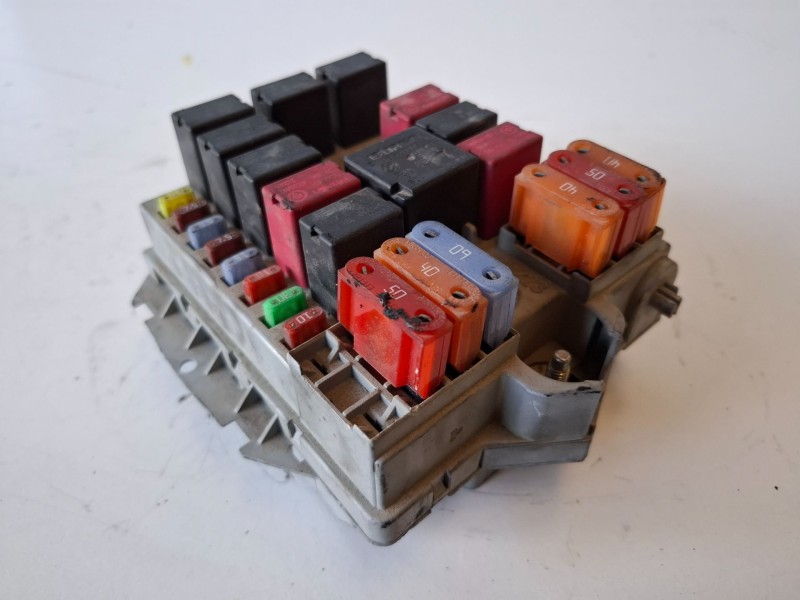 Recambio de caja reles / fusibles para alfa romeo 147 (190) 937a5000 referencia OEM IAM 51742420  