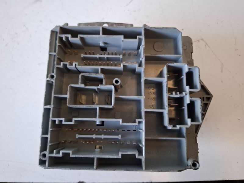 Recambio de caja reles / fusibles para alfa romeo 147 (190) 937a5000 referencia OEM IAM 51742420  