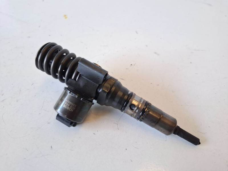 Recambio de inyector para volkswagen touran (1t1) azv referencia OEM IAM 03G130073B  