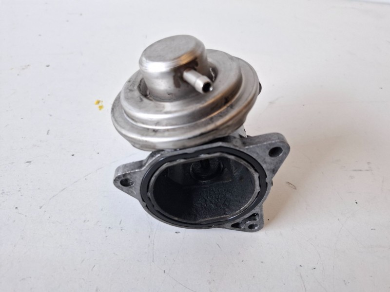 Recambio de valvula egr para volkswagen touran (1t1) azv referencia OEM IAM 038131501S  