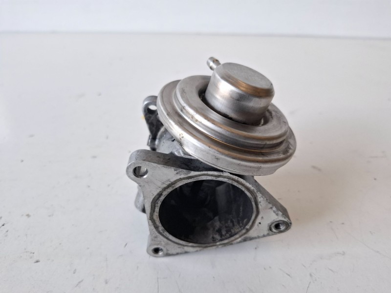 Recambio de valvula egr para volkswagen touran (1t1) azv referencia OEM IAM 038131501S  