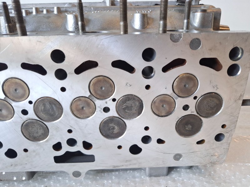 Recambio de culata para audi a4 avant (8e) bre referencia OEM IAM 03G103373A  
