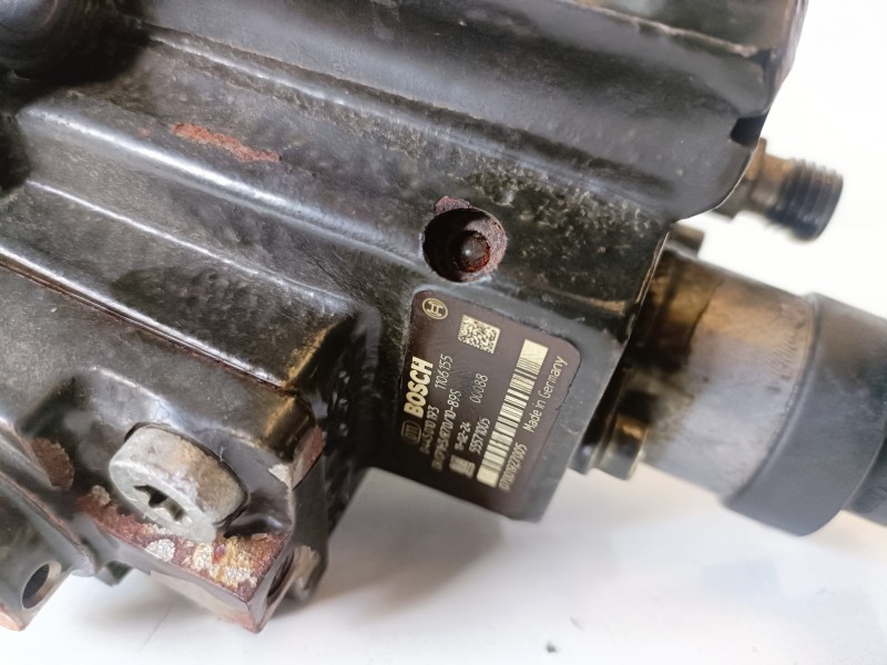 Recambio de bomba inyeccion para opel insignia berlina a20dth referencia OEM IAM 0445010193  