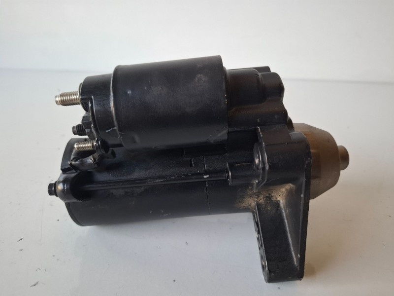 Recambio de motor arranque para ford focus berlina (cb4) hhda referencia OEM IAM 0986022131  