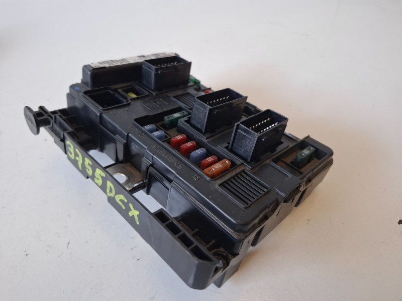Recambio de caja reles / fusibles para citroen c3 8hy referencia OEM IAM 964349878000  