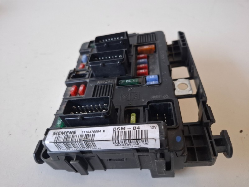 Recambio de caja reles / fusibles para citroen c3 8hy referencia OEM IAM 964349878000  