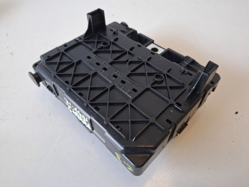 Recambio de caja reles / fusibles para citroen c3 8hy referencia OEM IAM 964349878000  