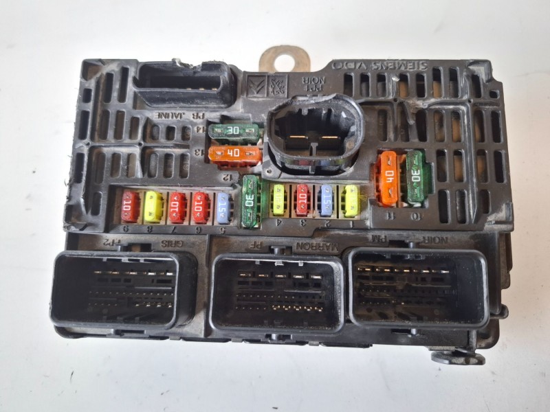 Recambio de caja reles / fusibles para citroen c5 berlina 9hz referencia OEM IAM   