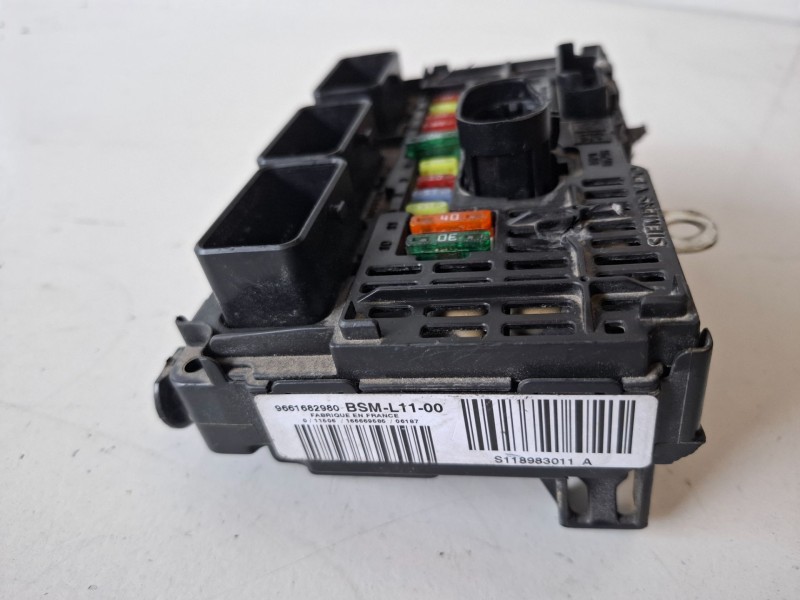Recambio de caja reles / fusibles para citroen c5 berlina 9hz referencia OEM IAM   