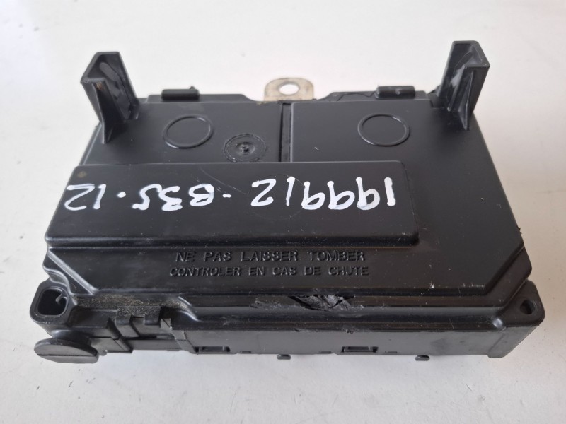 Recambio de caja reles / fusibles para citroen c5 berlina 9hz referencia OEM IAM   