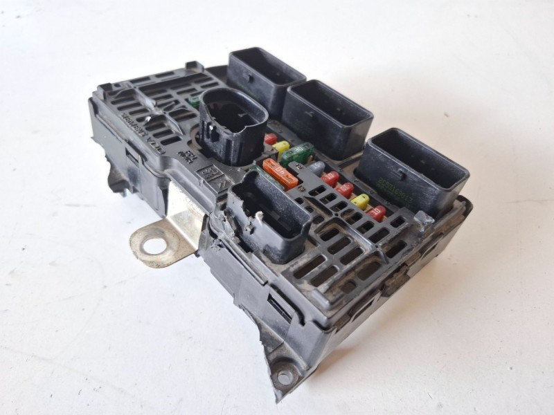 Recambio de caja reles / fusibles para citroen c5 berlina 9hz referencia OEM IAM   