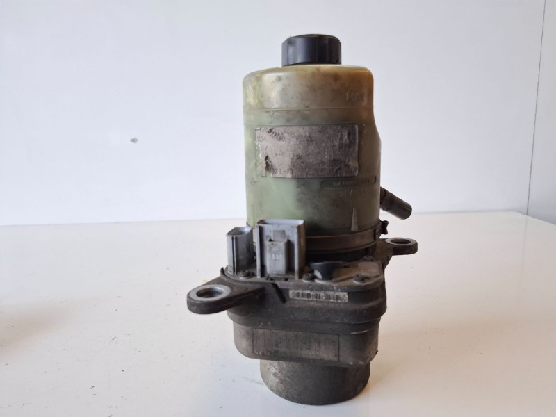Recambio de bomba direccion para ford focus berlina (cb4) hhda referencia OEM IAM   
