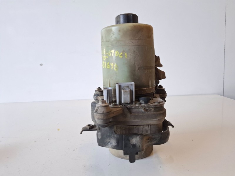 Recambio de bomba direccion para ford focus berlina (cb4) hhda referencia OEM IAM   