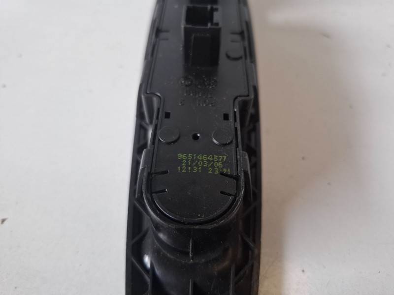 Recambio de mando elevalunas delantero izquierdo para citroen c4 berlina 9hy referencia OEM IAM 9651464577  