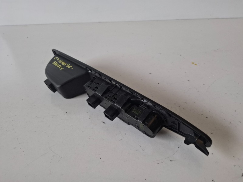 Recambio de mando elevalunas delantero izquierdo para citroen c4 berlina 9hy referencia OEM IAM 9651464577  