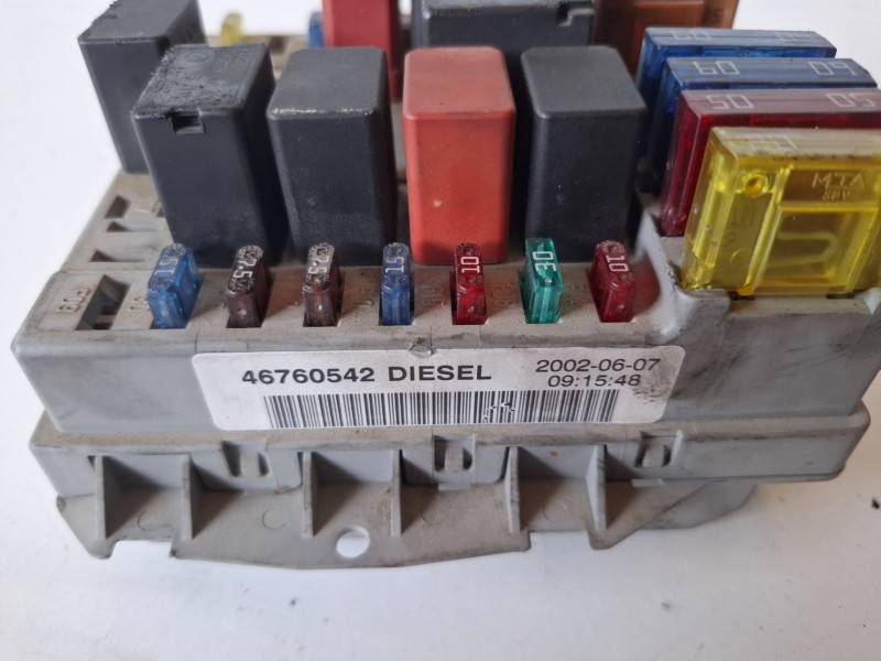 Recambio de caja reles / fusibles para fiat i doblò (119) 223a6000 referencia OEM IAM 46760542  