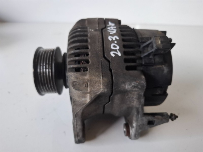 Recambio de alternador para volkswagen t4 transporter syncro aab referencia OEM IAM 0123320018  