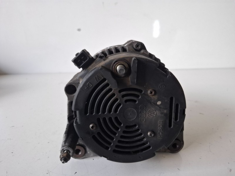 Recambio de alternador para volkswagen t4 transporter syncro aab referencia OEM IAM 0123320018  