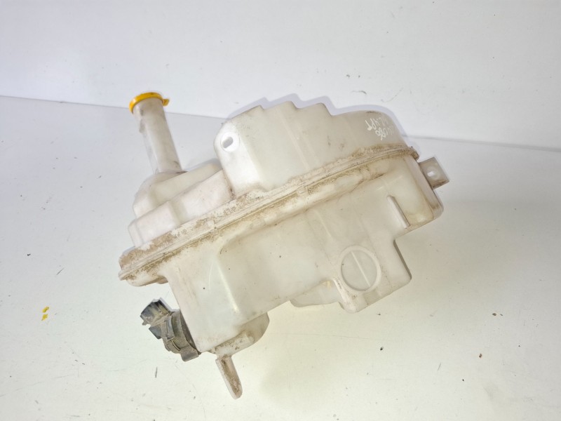 Recambio de deposito limpia para mazda 3 berlina (bk) z6 referencia OEM IAM 860142721  