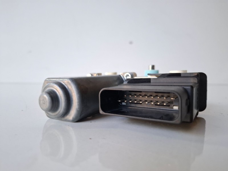 Recambio de motor elevalunas trasero derecho para volkswagen passat variant (3c5) bkp referencia OEM IAM 973622106  