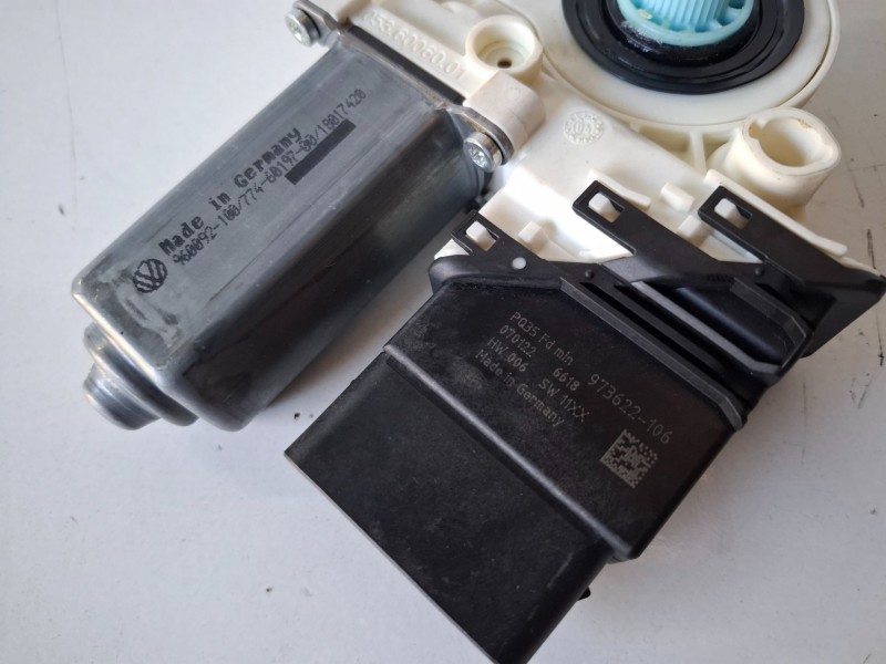 Recambio de motor elevalunas trasero derecho para volkswagen passat variant (3c5) bkp referencia OEM IAM 973622106  
