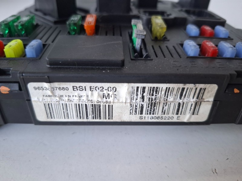 Recambio de caja reles / fusibles para citroen xsara picasso 9hz referencia OEM IAM 9653667680  