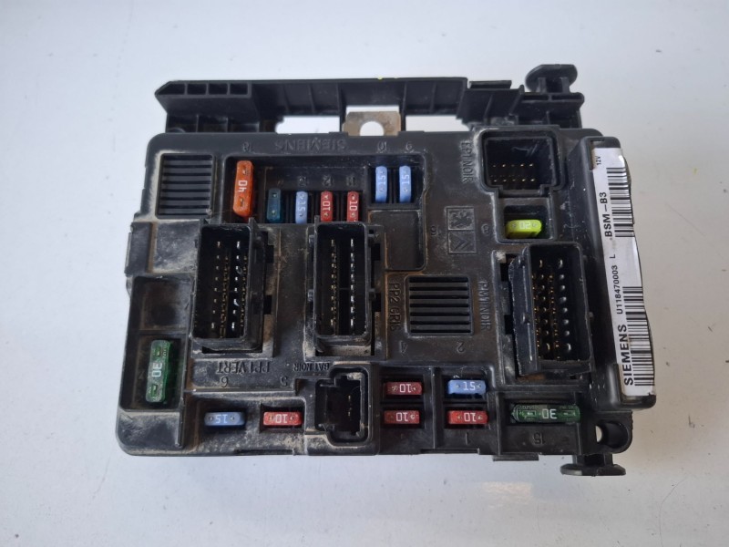 Recambio de caja reles / fusibles para citroen xsara picasso 9hz referencia OEM IAM 965061848000  