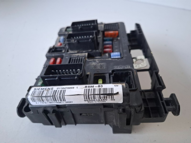 Recambio de caja reles / fusibles para citroen xsara picasso 9hz referencia OEM IAM 965061848000  
