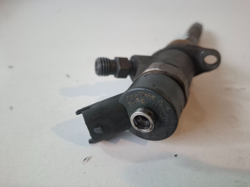 Recambio de inyector para citroen xsara picasso 9hz referencia OEM IAM 0445110259  