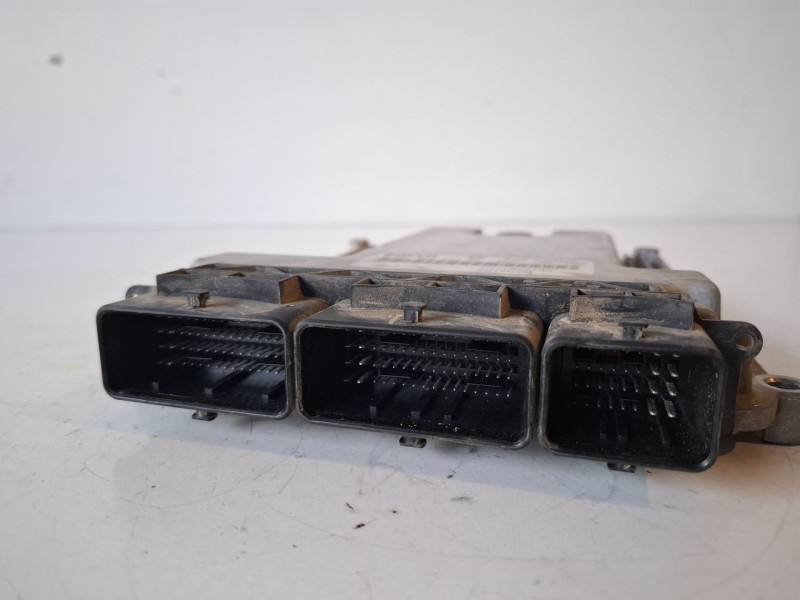 Recambio de centralita motor uce para dacia sandero ii k9k612 referencia OEM IAM 0281030439  