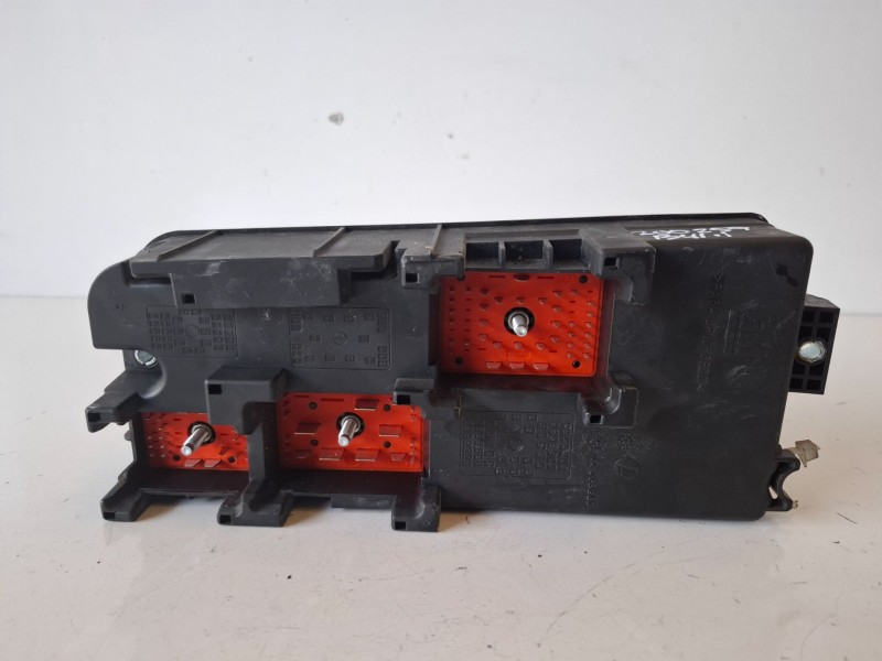 Recambio de caja reles / fusibles para saab 9-3 berlina z19dth referencia OEM IAM 519109201  
