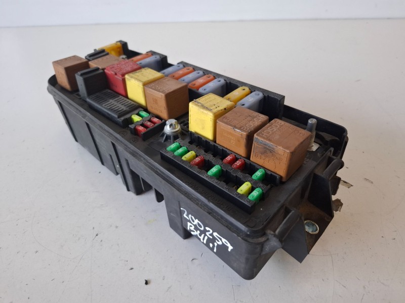 Recambio de caja reles / fusibles para saab 9-3 berlina z19dth referencia OEM IAM 519109201  
