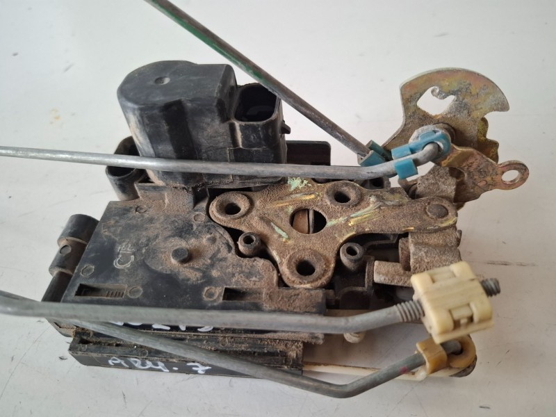 Recambio de cerradura puerta trasera derecha para chevrolet kalos f14d3 referencia OEM IAM   