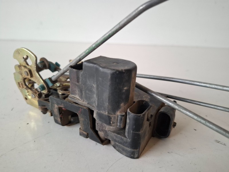Recambio de cerradura puerta trasera derecha para chevrolet kalos f14d3 referencia OEM IAM   