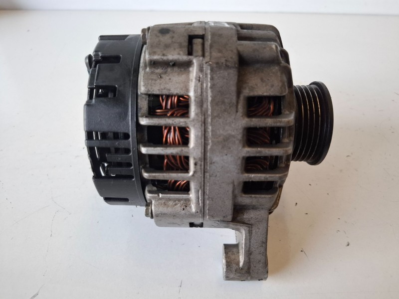 Recambio de alternador para audi a6 avant (4b5) aeb referencia OEM IAM 06B903016D  