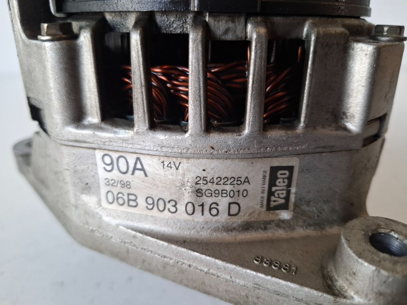 Recambio de alternador para audi a6 avant (4b5) aeb referencia OEM IAM 06B903016D  