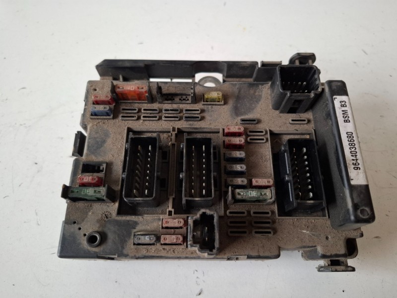 Recambio de caja reles / fusibles para peugeot 307 berlina (s2) nfu referencia OEM IAM 9644038680  