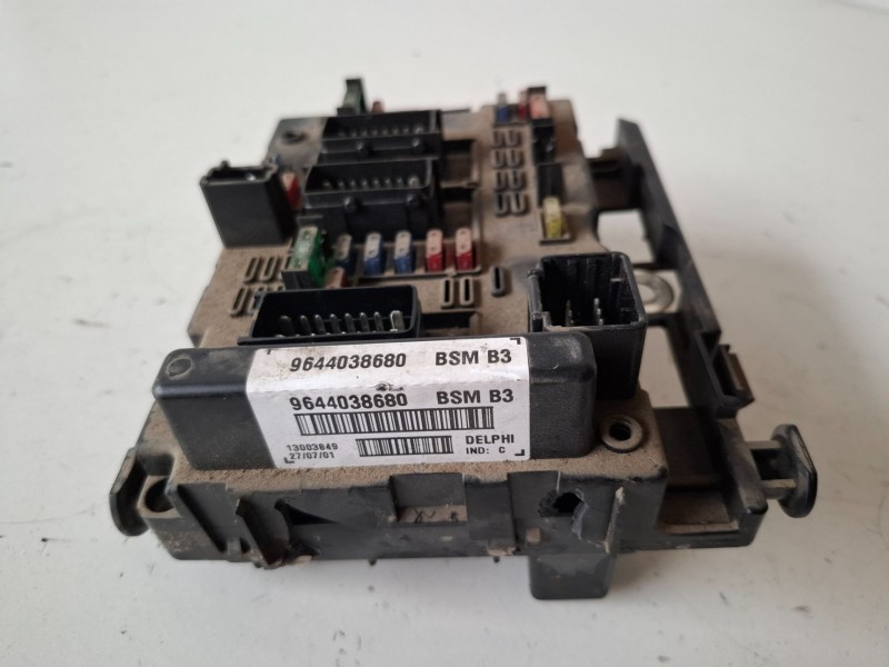 Recambio de caja reles / fusibles para peugeot 307 berlina (s2) nfu referencia OEM IAM 9644038680  
