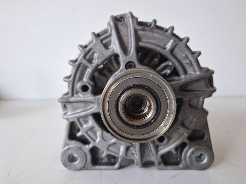 Recambio de alternador para renault kadjar h5h470 referencia OEM IAM 231004BE0BF  