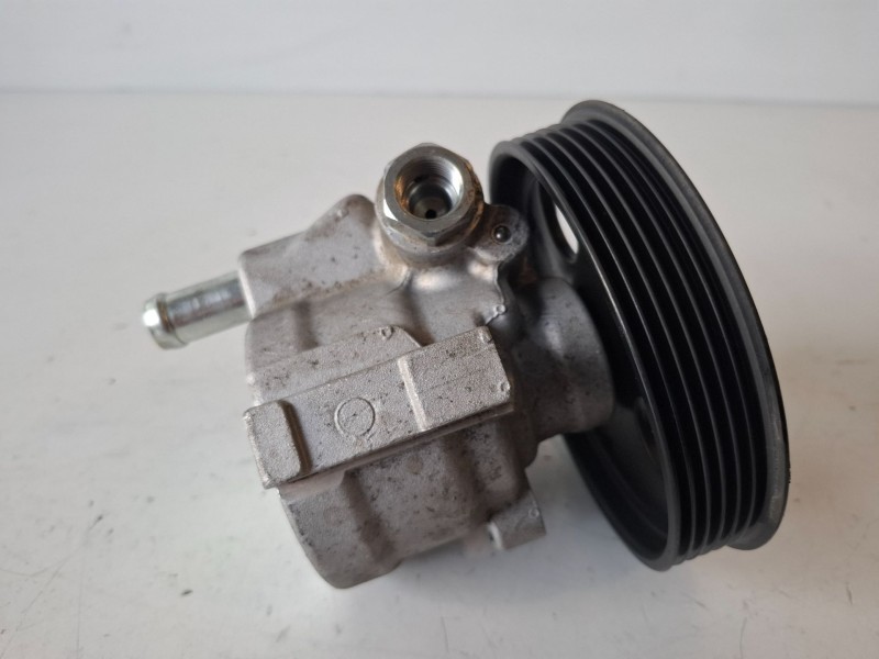 Recambio de bomba direccion para renault kangoo 4x4 k4m750 referencia OEM IAM   