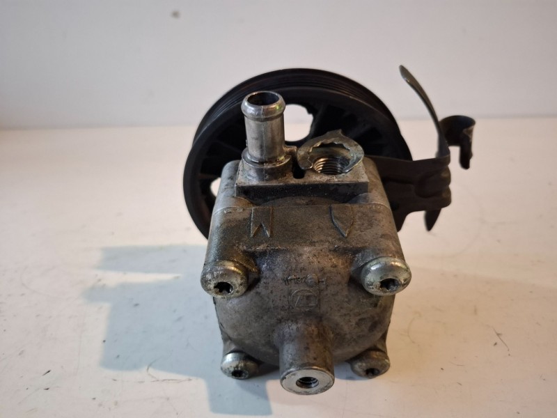 Recambio de bomba direccion para volvo xc90 d5244t5 referencia OEM IAM 7617955117  