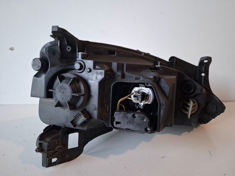 Recambio de faro izquierdo para opel corsa c z12xep referencia OEM IAM 13100535  