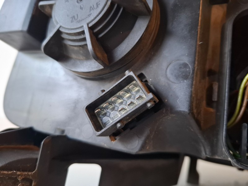 Recambio de faro izquierdo para opel corsa c z12xep referencia OEM IAM 13100535  