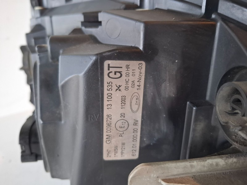 Recambio de faro izquierdo para opel corsa c z12xep referencia OEM IAM 13100535  